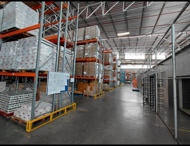 7,838M² WAREHOUSE TO LET IN CLAYVILLE